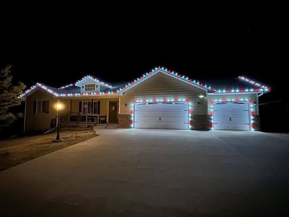 Red and white run along a ranch roofline — Christmas light installation by Mike’s Cincinnati Christmas Lights